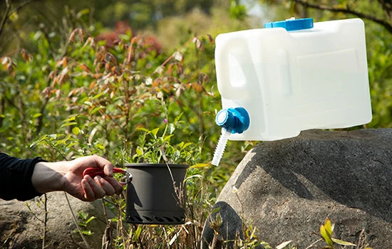 How to choose a best portable camping water container with a spigot?
