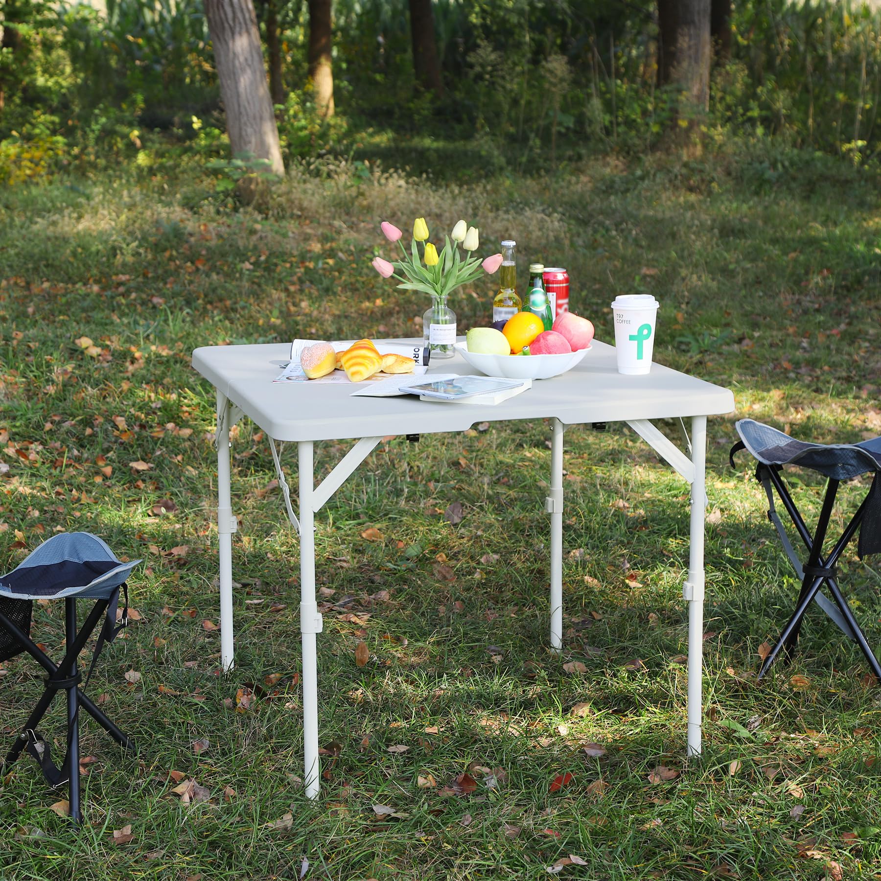Table à cartes carrée légère et portable avec pieds pliables 