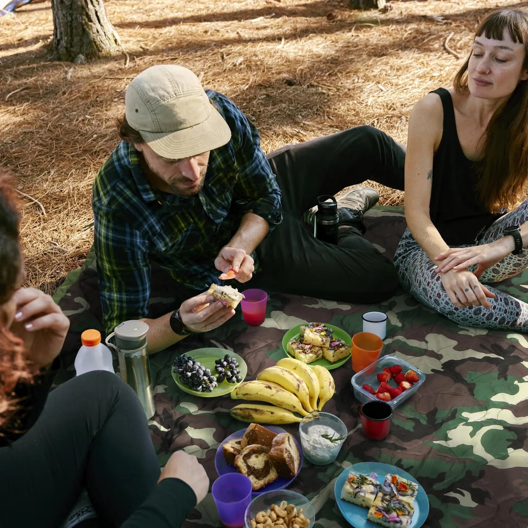 Wobbie Blanket, Poncho Liner for Hiking, Survival Compression Carry Bag