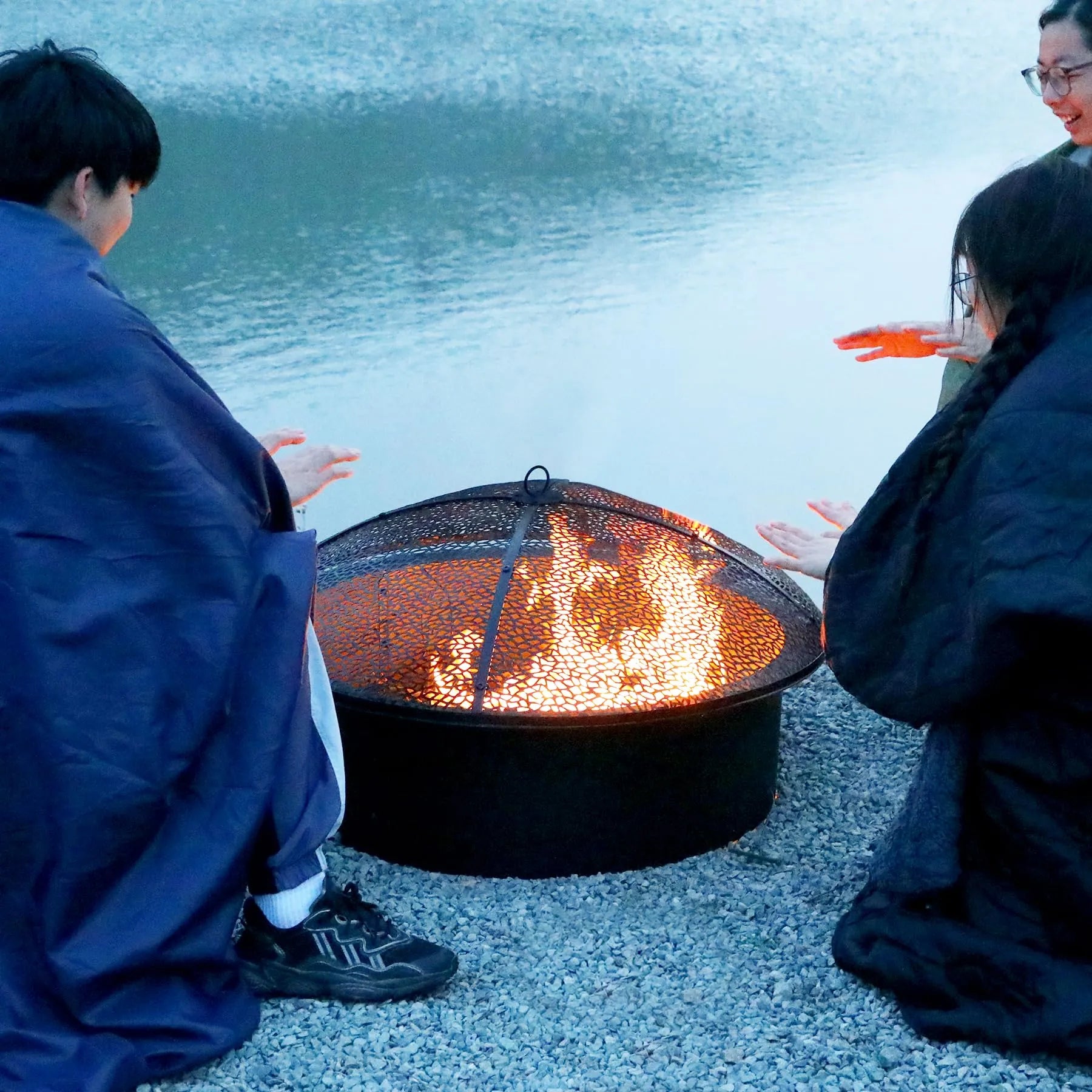 36Inch Fire Pit Spark Screen, Collapsible Fire Pit Screen Round with Handle, Heavy Duty Iron Fire Pit Cover Mesh Round Replacement Firepit Screens Easy Opening for Outdoor Patio Backyard